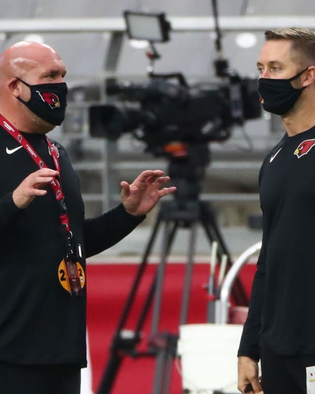 Arizona Cardinals general manager Steve Keim (left) talks with head coach Kliff Kingsbury during Red & White Practice at Stare Farm Stadium.